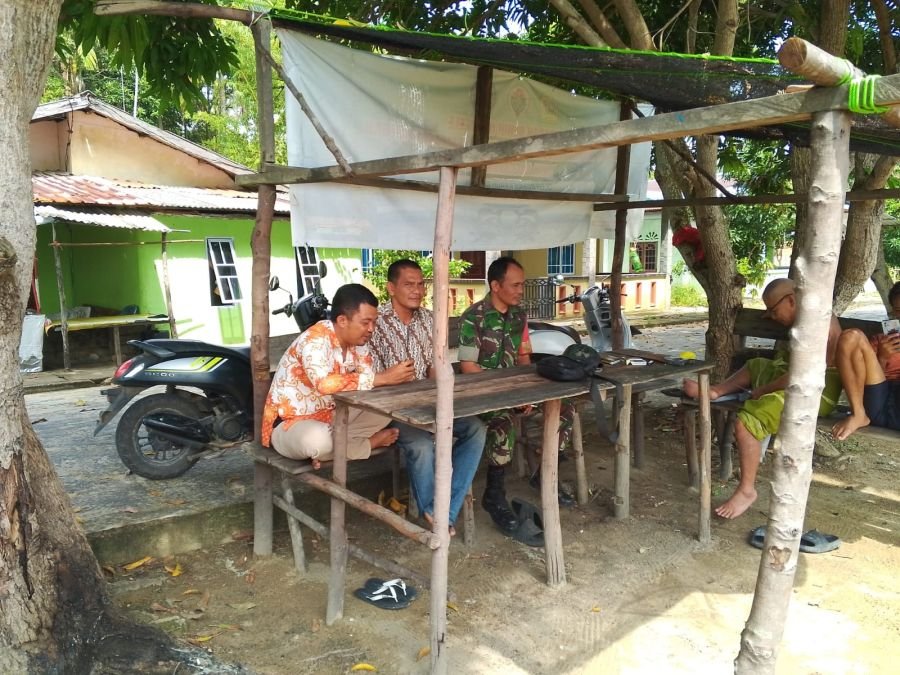 Babinsa Pauh Perkuat Silaturahmi Nelayan Lewat Komsos