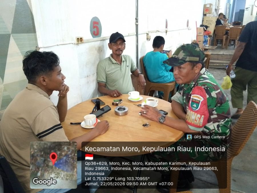 Babinsa Pauh Serka D. Girsang Jalin Komsos Warga Nelayan Moro