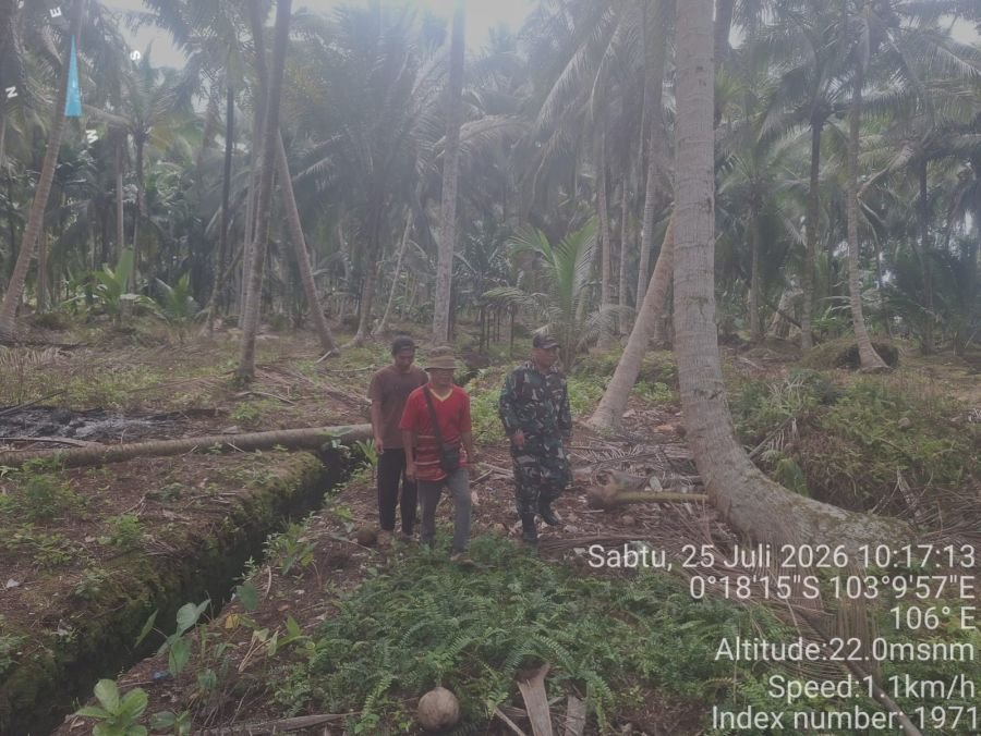 Babinsa Pelda Boy Sitompul Pimpin Patroli Tapal Batas, Wilayah Koramil 02/TM Kondusif