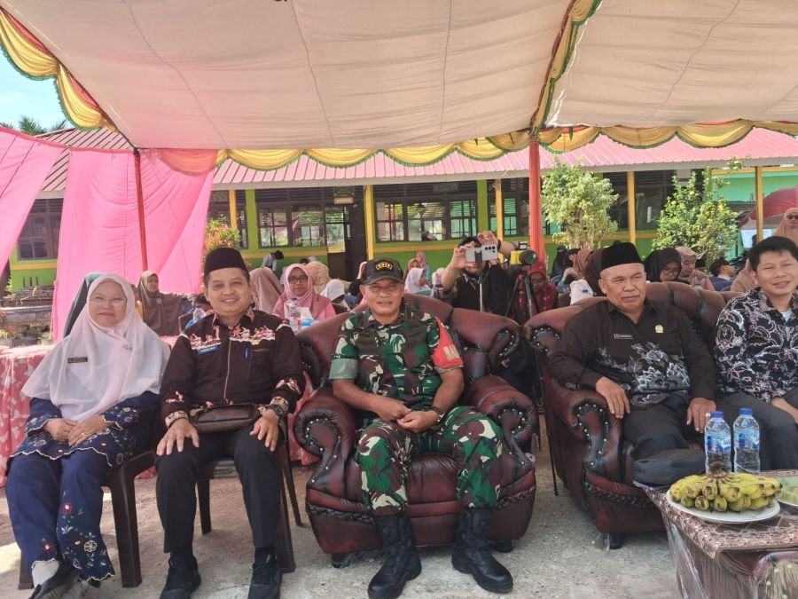 Babinsa Pelda Damrianto Hadiri Pelepasan Siswa MI Al-Muhajirin di Bayas Jaya