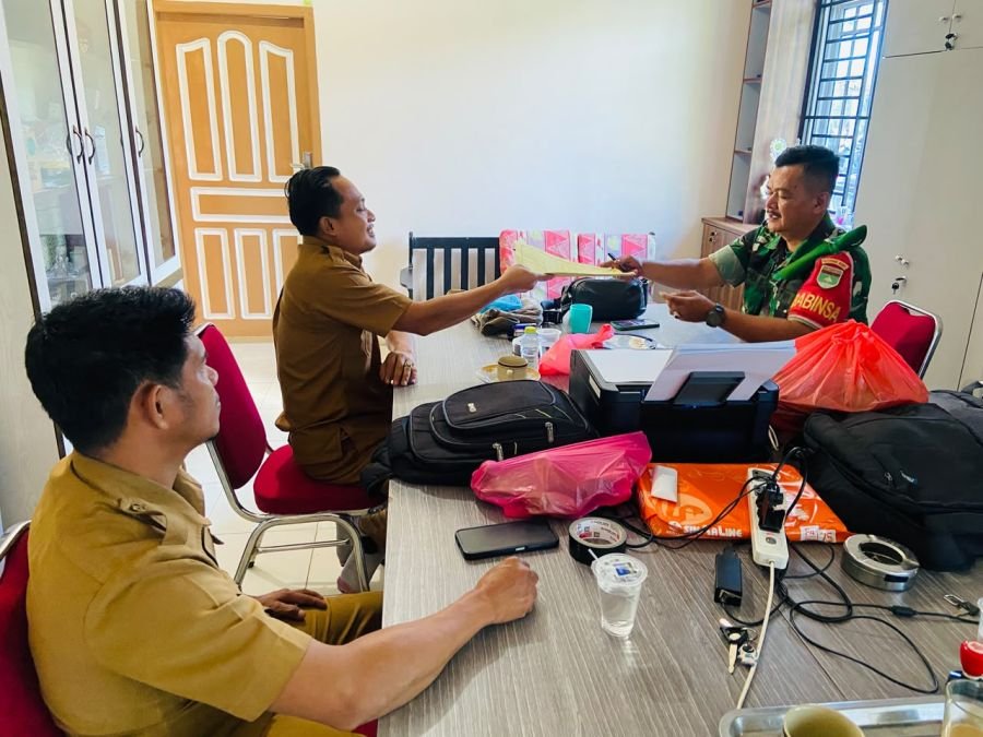 Babinsa Penarah Perkuat Sinergi Lintas Sektor Lewat Komsos Desa
