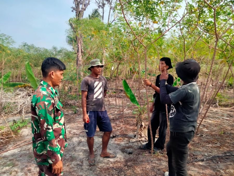 Babinsa Pengadah Perketat Imbauan Cegah Karhutla Saat Kemarau