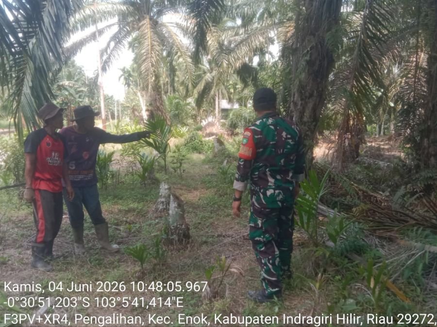 Babinsa Pengalihan Koramil 02/TM Patroli Tapal Batas, Desa Pengalihan Bebas Titik Api dan Asap