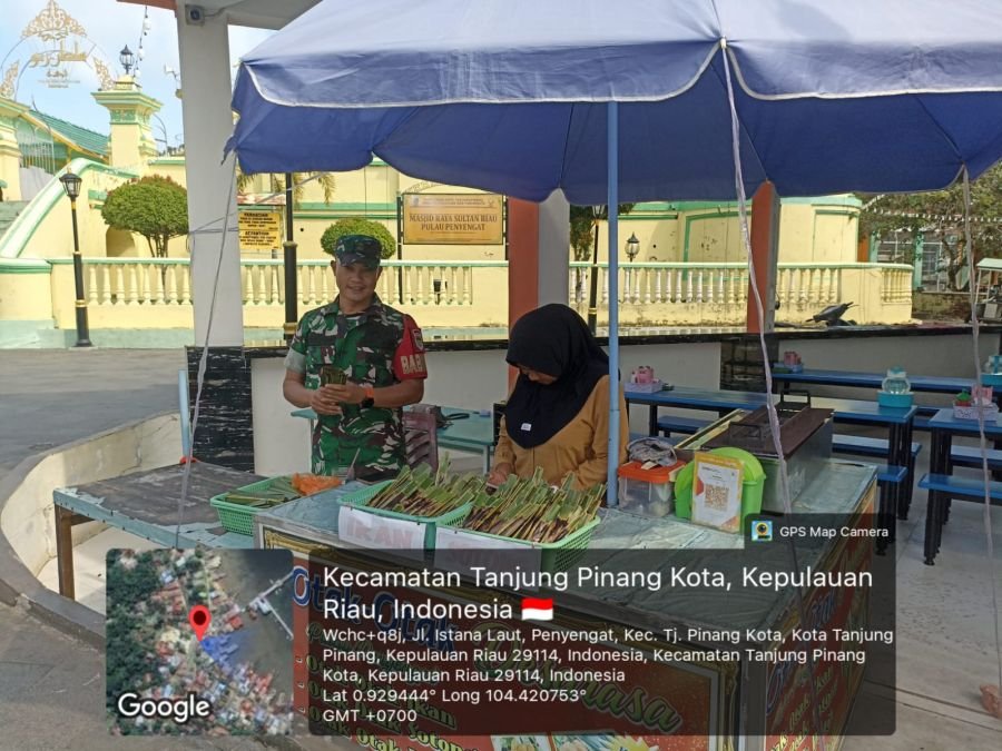 BABINSA PENYENGAT DORONG PELAKU UMKM JAGA KUALITAS DAN KEBERSIHAN PRODUK MAKANAN TRADISIONAL
