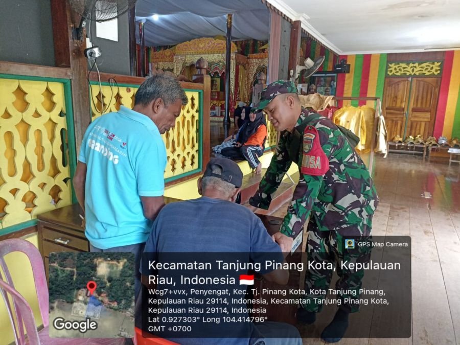 Babinsa Penyengat Imbau Pengelola Penyewaan Baju Adat Jaga Kebersihan dan Kerapian