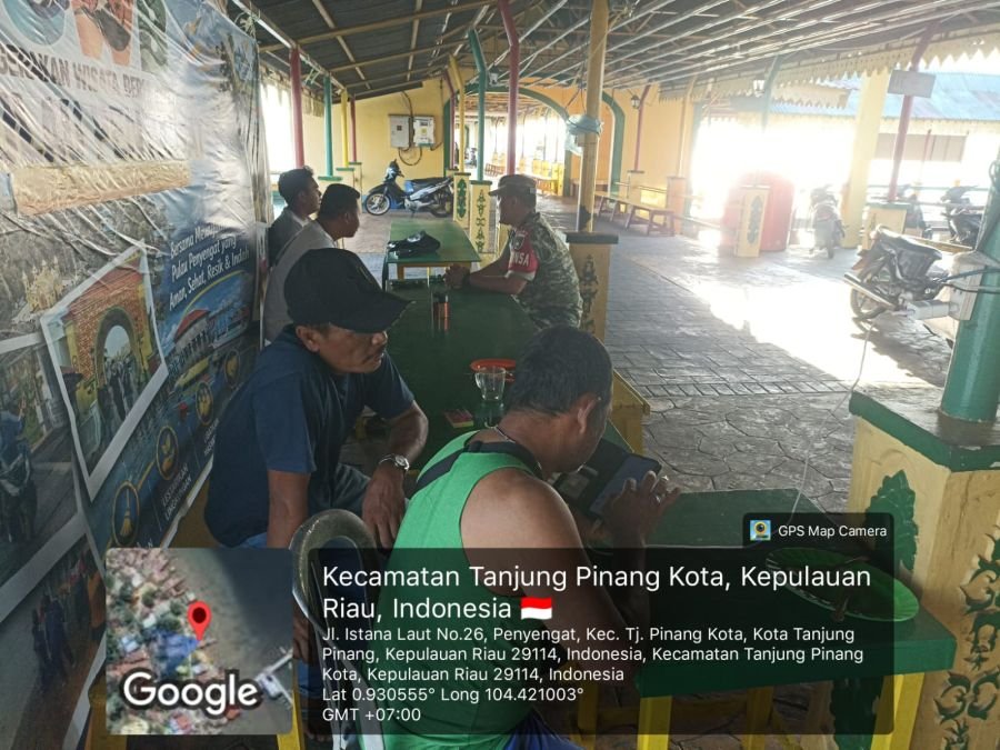 Babinsa Penyengat Imbau Warga Tidak Membakar Sampah sembarangan cegah kebakaran dan jaga kualitasuda