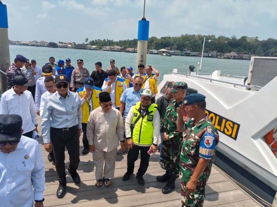 BABINSA PENYENGAT LAKSANAKAN PENGAMANAN KUNJUNGAN MENTERI PU RI DI PULAU PENYENGAT