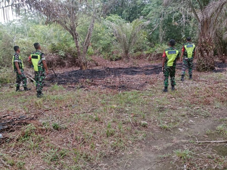 Babinsa Perketat Patroli Karhutla di Koto Taluk