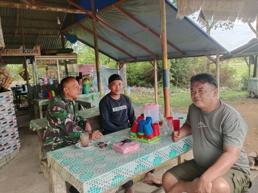 Babinsa Perkuat Hubungan dengan Warga Gunung Kesiangan