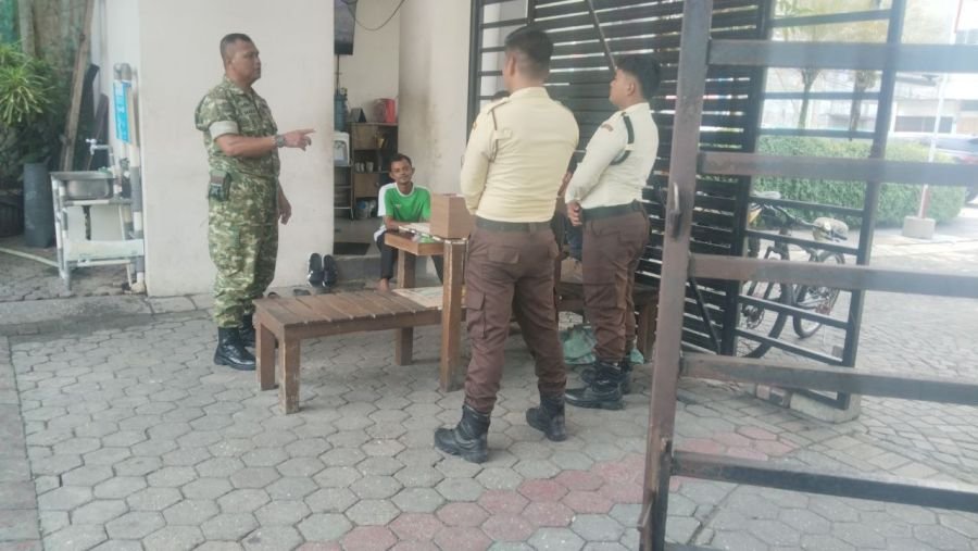 Babinsa Perkuat Keamanan Lingkungan Lewat Patroli dan Komsos Bersama Security Perumahan