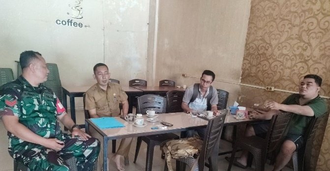 Babinsa Perkuat Kemanunggalan TNI-Rakyat Lewat Komsos Bersama Mitra Karib