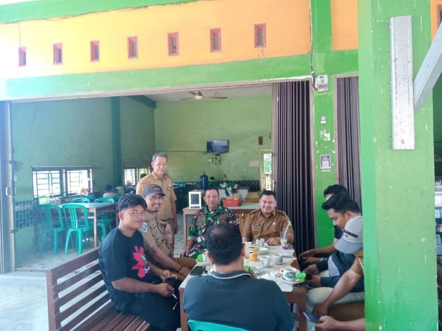 Babinsa Perkuat Sinergi dengan Pemerintah Desa Pulau Kulur
