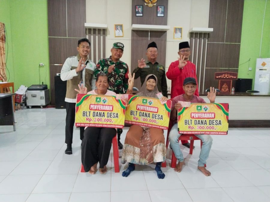 Babinsa pos Ramil Rupat utara dampingi pembagian BLT