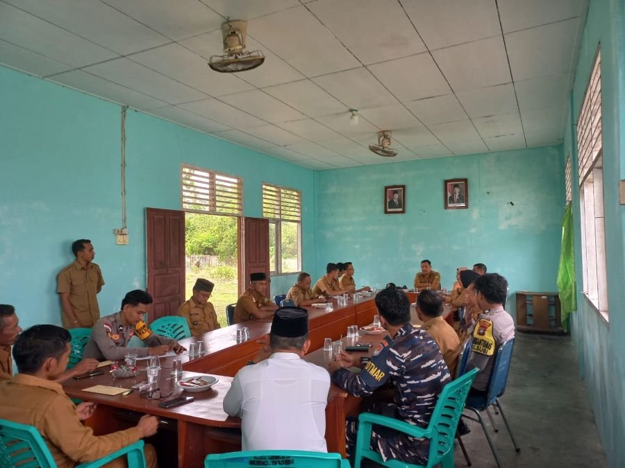 Babinsa Posramil Subi Hadiri Rapat Persiapan HUT ke-81 Kemerdekaan RI di Kecamatan Subi