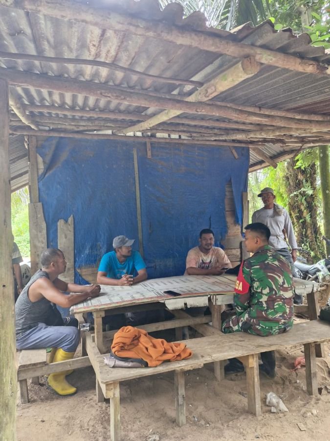 Babinsa Praka Roma Irama Jalin Silaturahmi Warga Desa Petai