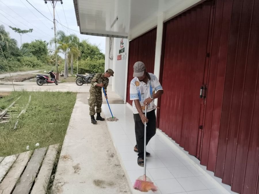 Babinsa Pratu Aldimas Pastikan KDKMP Alah Air Timur Terawat Jelang Operasional
