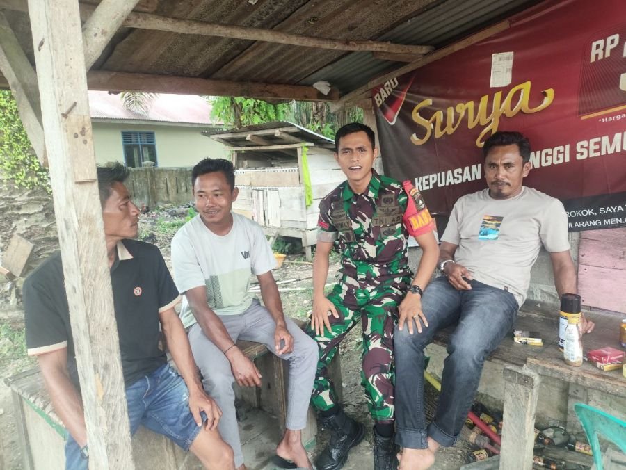 Babinsa Pratu Iman Fatwa Yuda Gelar Komsos, Pererat Silaturahmi dengan Warga Desa Pematang