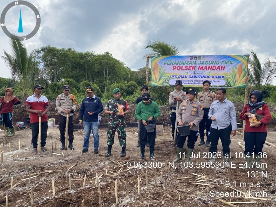 Babinsa  Pratu Kevien Prayogo Koramil 08/Mandah Dim 0314/Inhil, hadiri kegiatan penanaman bibit jagu