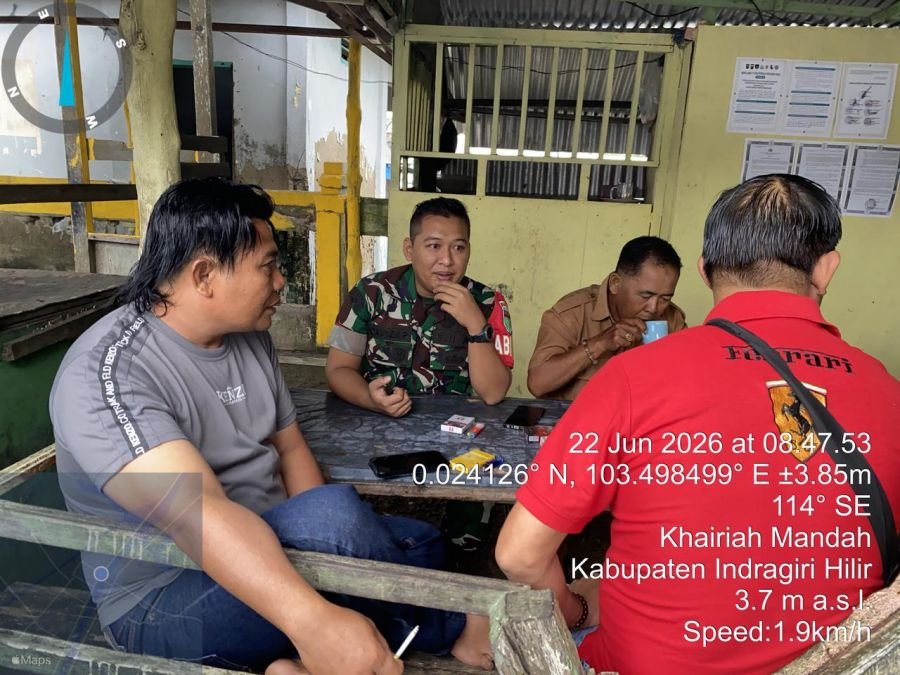 Babinsa Pratu Kevien Prayogo melaksanakan kegiatan Komsos pengawasan SDM masyarakat binaan