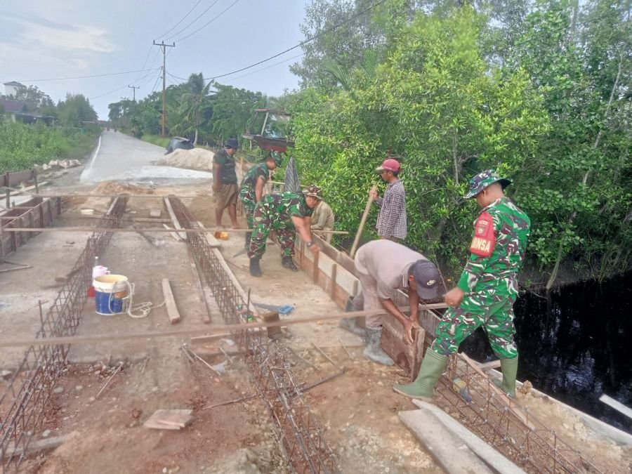 Babinsa Pulau Rangsang Siap Laksanakan Program Pembangunan Jembatan Garuda di Desa Tanjung Samak