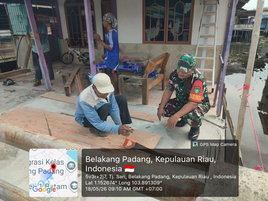 Babinsa Pulau Terong Ingatkan Warga Jaga Laut dan Keselamatan Bangunan