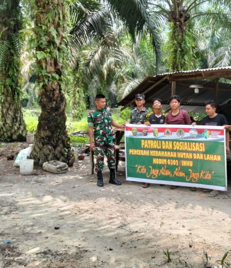 Babinsa Ramil 06/Cerenti Tak Henti Sosialisasikan Bahaya Karhutla di Desa Koto Cerenti