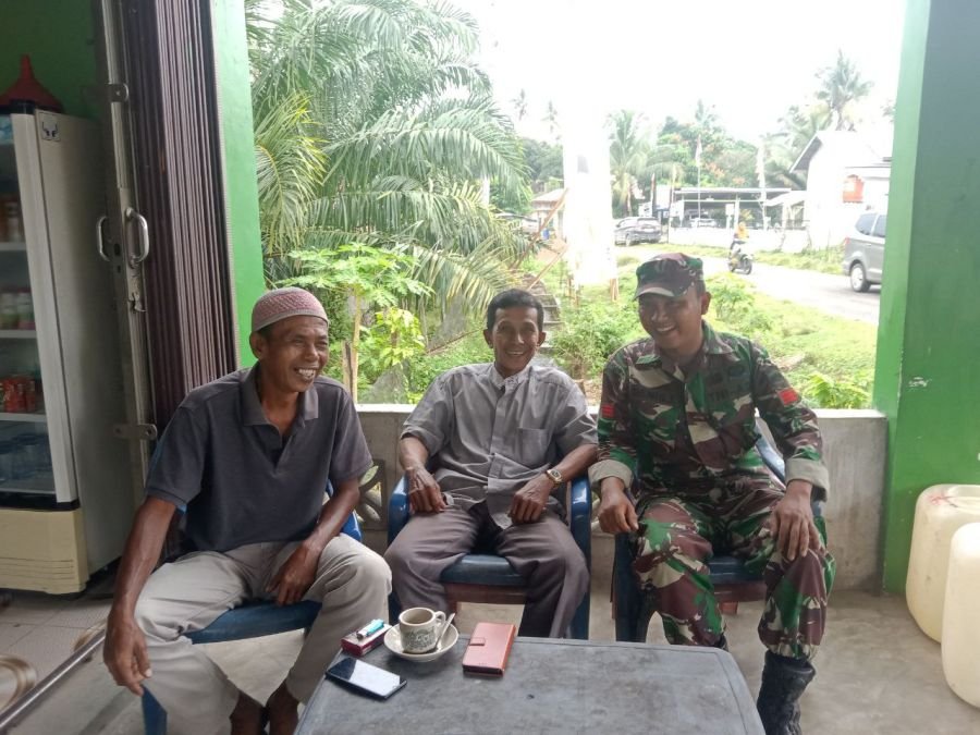 Babinsa Ramil 07/KH Ajak Warga Giri Sako Perkuat Komunikasi dan Kebersamaan