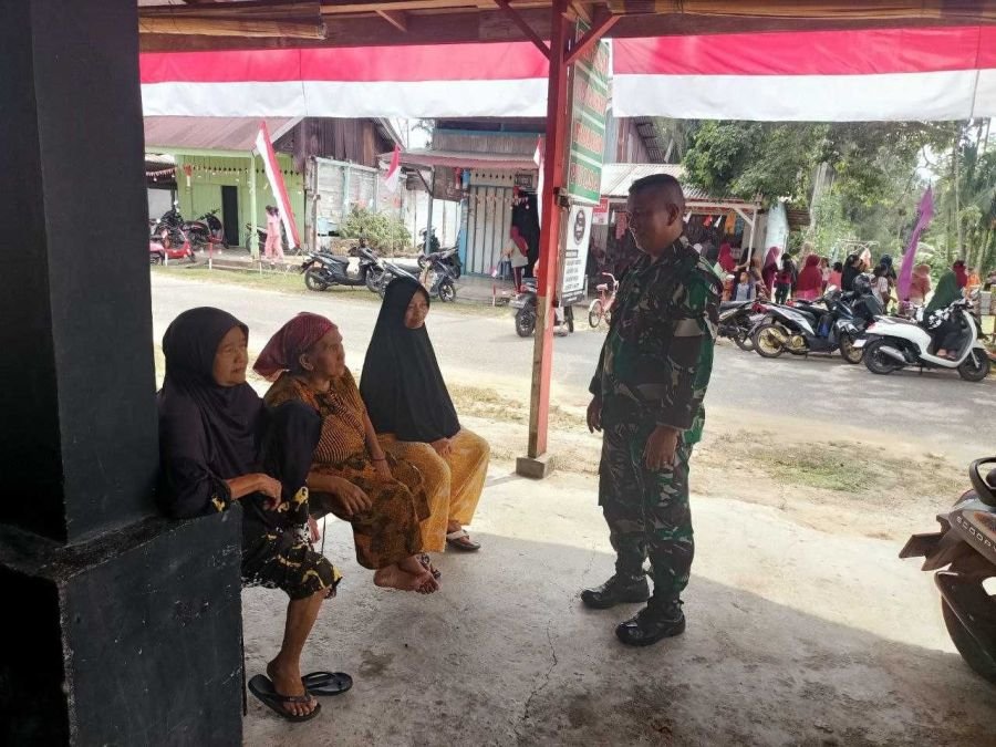 Babinsa Ramil 07/KH Bangun Harmoni Lewat Komsos Warga
