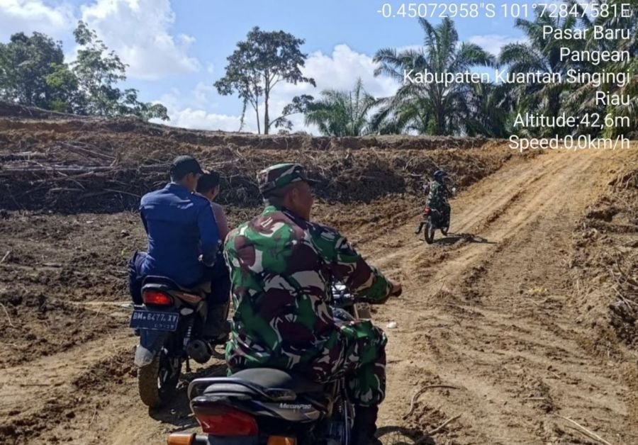 Babinsa Ramil 07/KH Gencarkan Patroli Karhutla di Desa Pasar Baru Pangean
