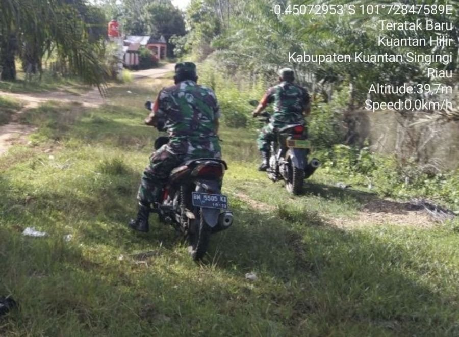 Babinsa Ramil 07/KH Gencarkan Patroli Karhutla, Warga Teratak Baru Diingatkan