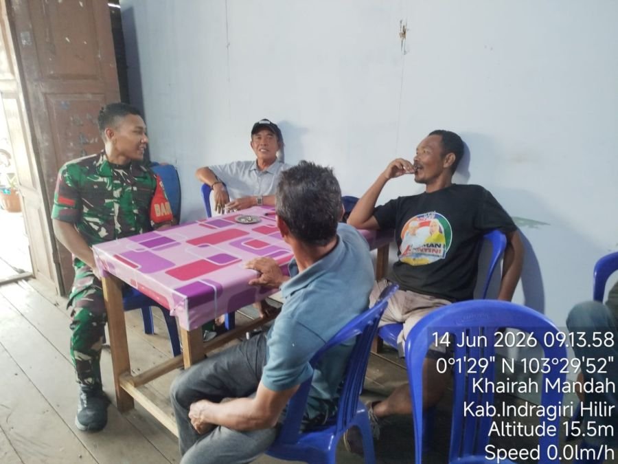 Babinsa Ramil 08/MdH Perkokoh Persatuan Lewat Kegiatan Komunikasi Sosial di Desa Binaan 
