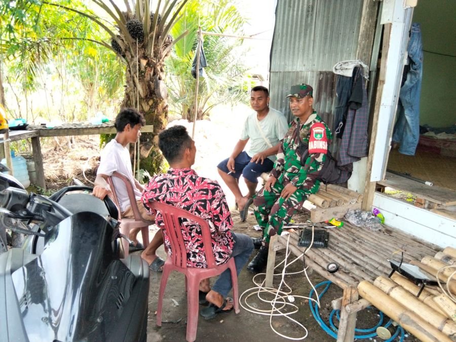 Babinsa Rangkul Pemuda Sialang Rampai, Bangun Semangat Kebersamaan Sambut HUT RI ke-81