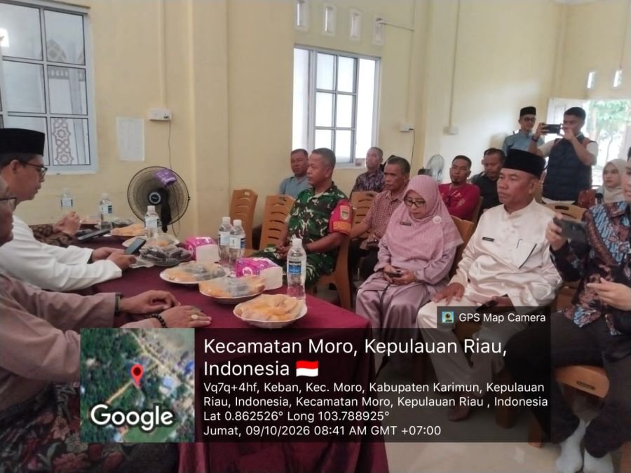 Babinsa Rawa Jaya Dampingi Pendaftaran IKD dan Perlinsos di Sugie Besar