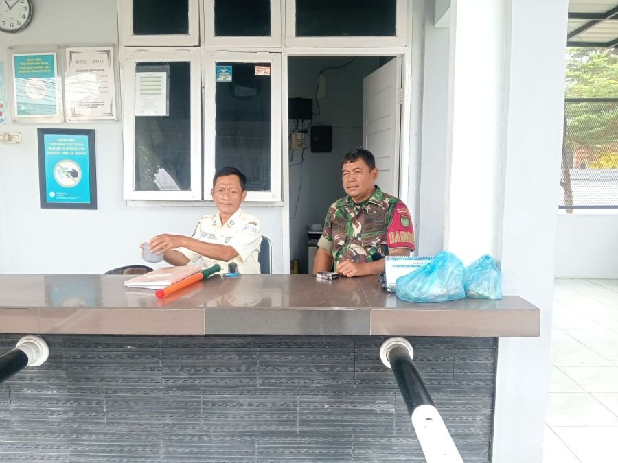 Babinsa Rejosari Perkuat Koordinasi Keamanan Bersama Sekuriti Kementerian Perindustrian