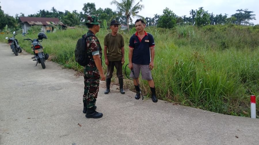 Babinsa Rumbai Ajak Warga Meranti Pandak Cegah Karhutla Sejak Dini