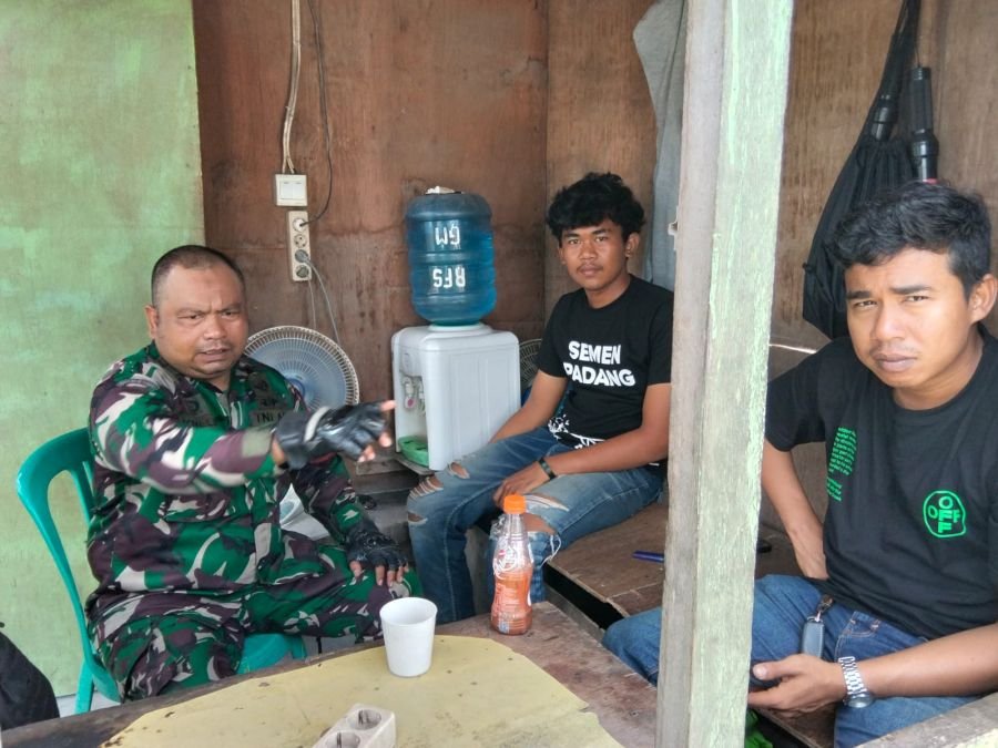 Babinsa Rumbai Barat Ajak Pemuda Tingkatkan Kewaspadaan Cegah Gangguan Kamtibmas