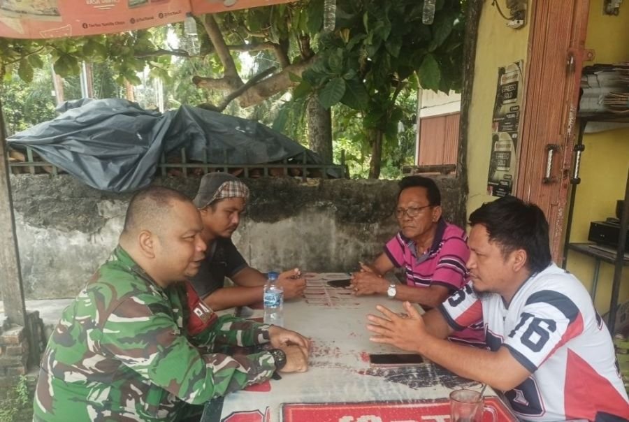 Babinsa Rumbai Barat Ajak Tokoh Masyarakat dan Pemuda Jaga Kamtibmas Lingkungan