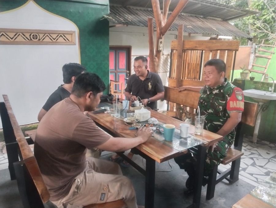 Babinsa Rumbai Barat Rangkul Pemuda, Perkuat Kepedulian Keamanan Lingkungan