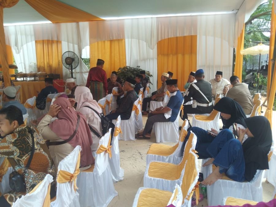 Babinsa Rumbai Hadir di Tengah Kehangatan Syukuran Aqiqah, Pastikan Acara Berjalan Aman