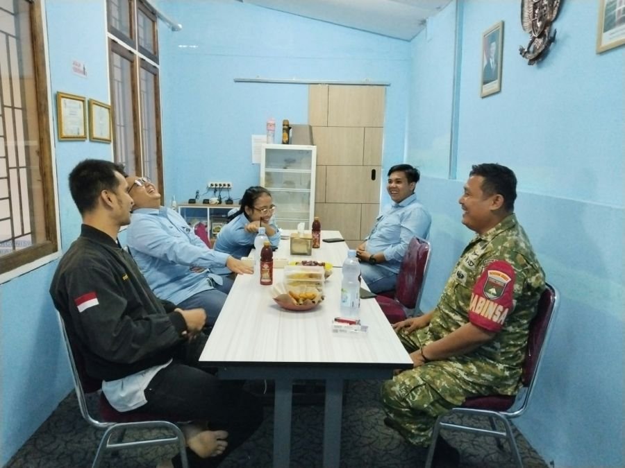 Babinsa Rumbai Tekankan Standar Kebersihan dan Kualitas Makanan Program MBG