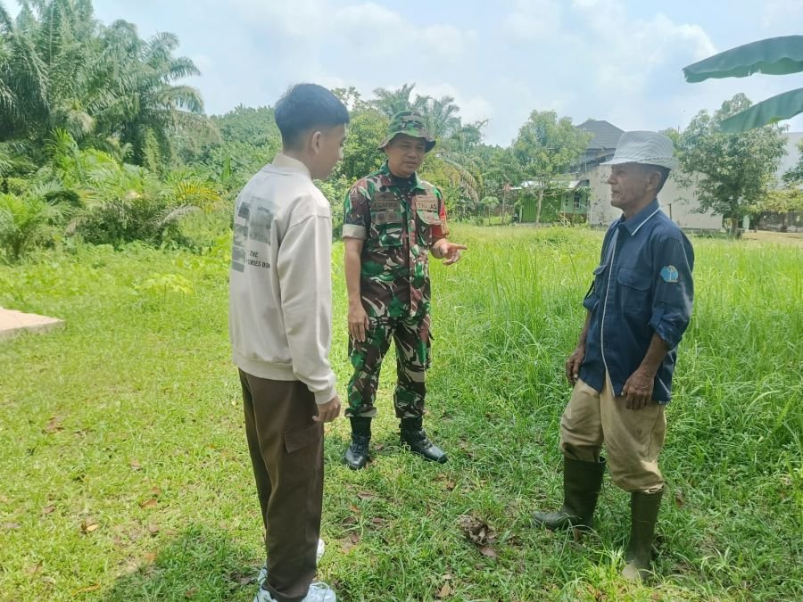 Babinsa Rumbai Turun Langsung, Cegah Karhutla Lewat Pendekatan Humanis