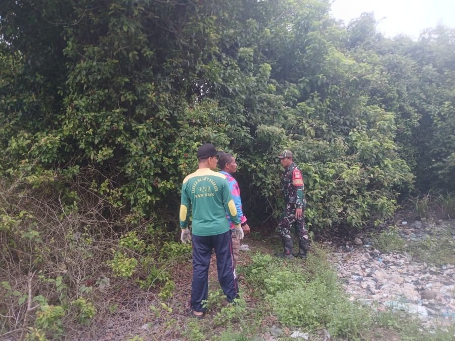Babinsa Rupat Intensifkan Patroli Karhutla di Jalan Sidomulyo