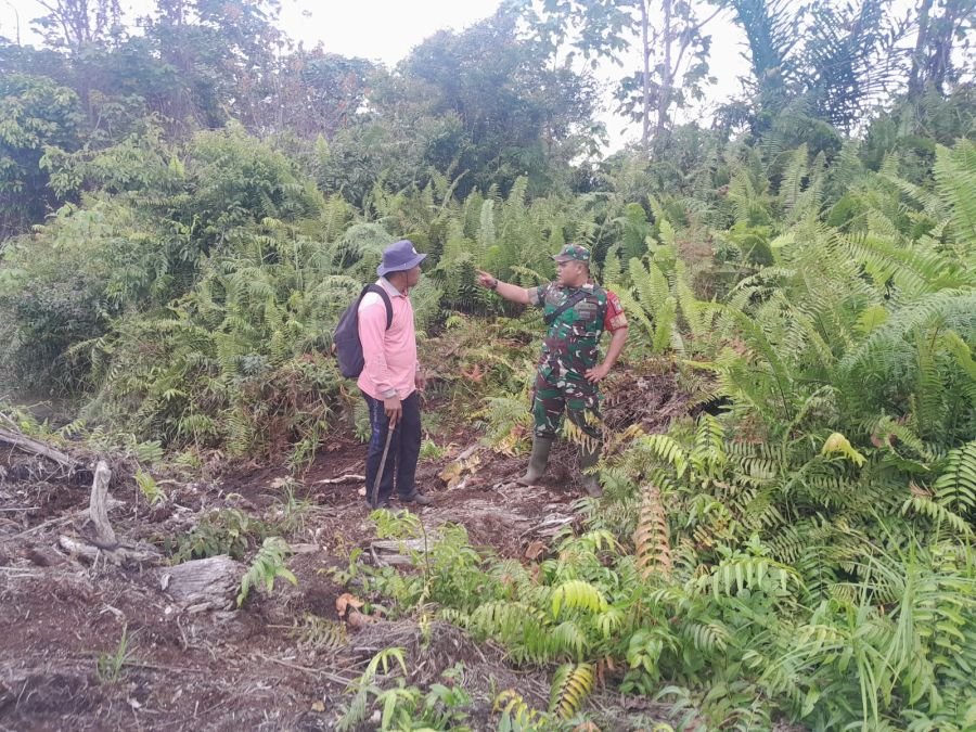 Babinsa Rupat Perketat Patroli Karhutla di Teluk Lecah