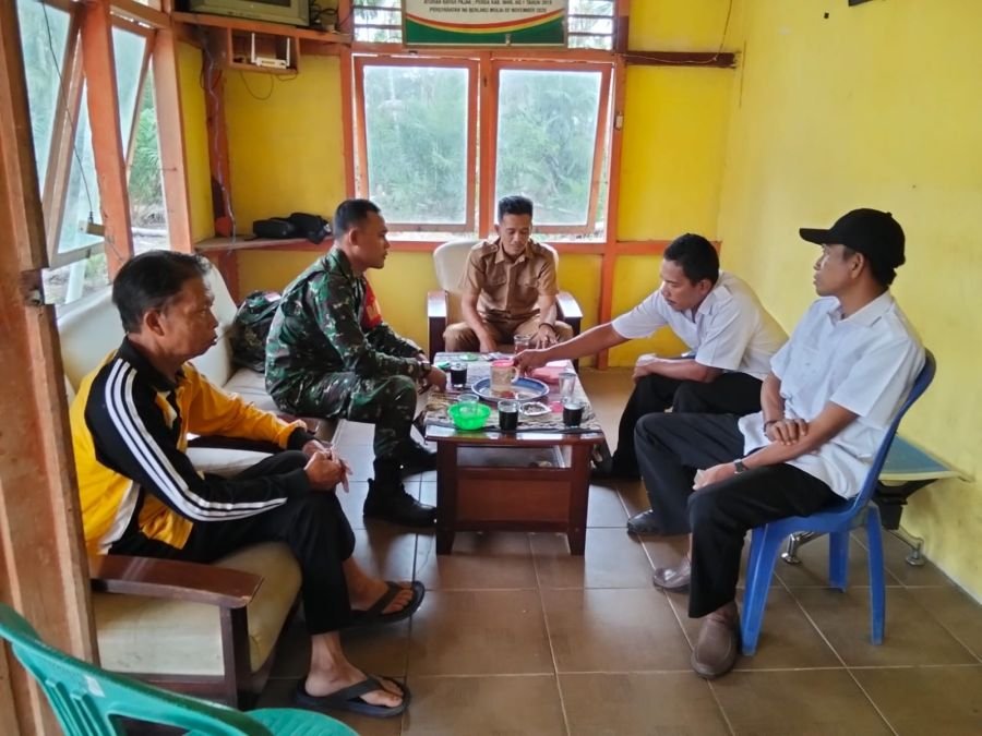 Babinsa Sambangi Kantor Desa, Serda Suirwansah Perkuat Sinergi Apdes