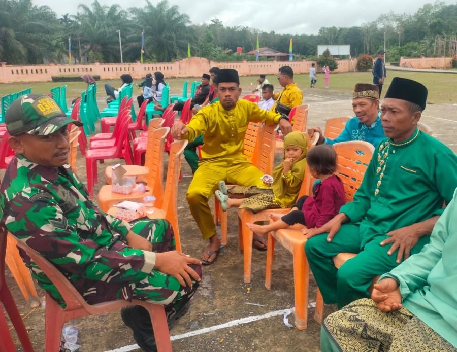 Babinsa Sambangi Warga Pangkalan Pinang, Serap Aspirasi Jelang Salat Jumat