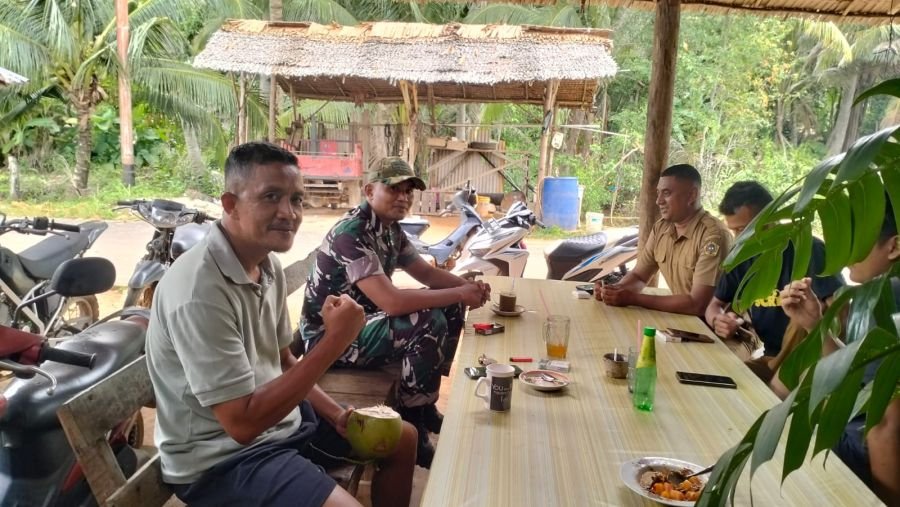 Babinsa Sebele Perkuat Komunikasi dengan Aparat Desa dan Kecamatan