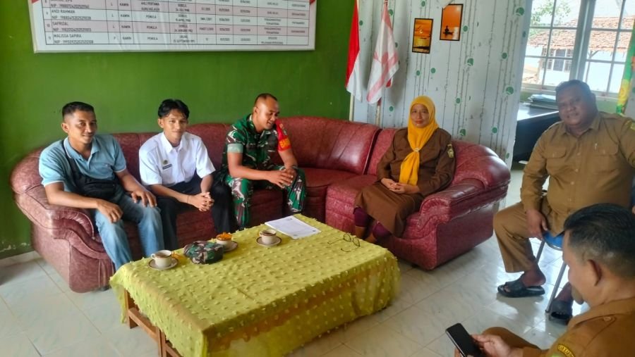 Babinsa Sebele Perkuat Koordinasi Sekolah dan SPPG di Belat