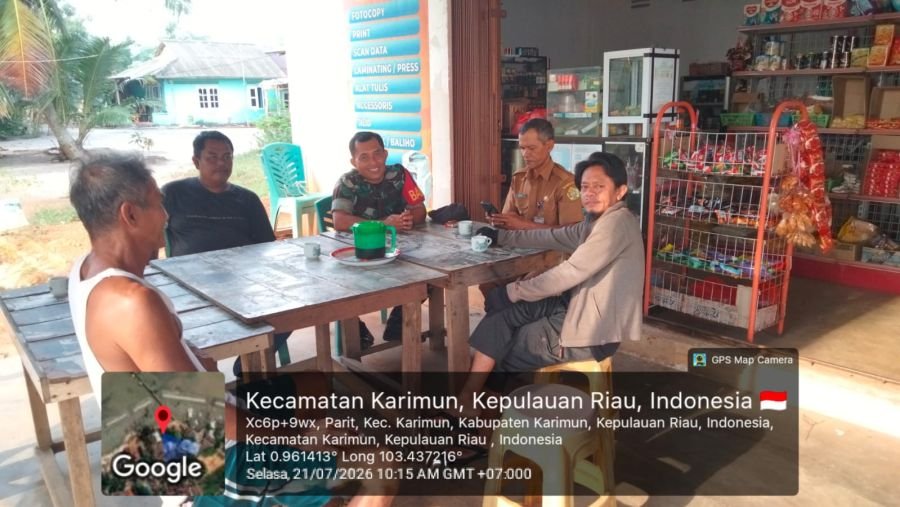 Babinsa Selat Gelam Ajak Warga Tangkal Hoaks