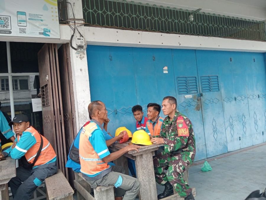 Babinsa Selatpanjang Kota Ingatkan Warga Utamakan Keselamatan Saat Bekerja