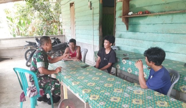 Babinsa Selemam Ajak Warga Perkuat Keamanan dan Kebersihan Lingkungan